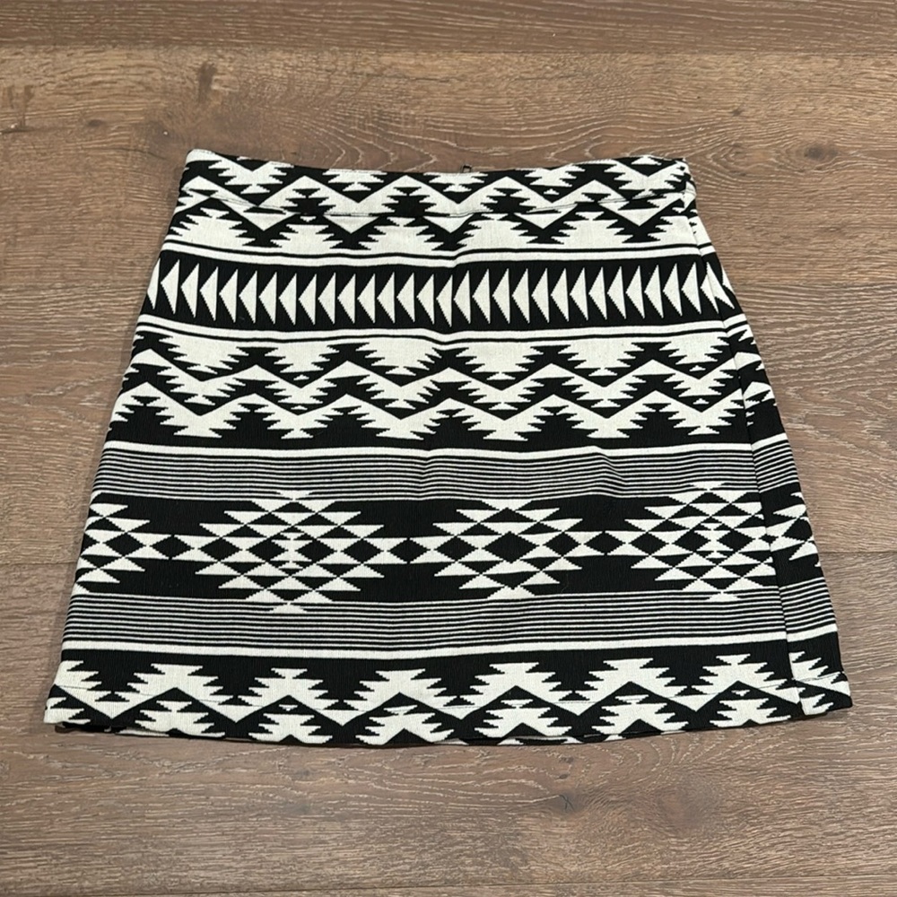 Topshop patterned mini skirt - worn once!